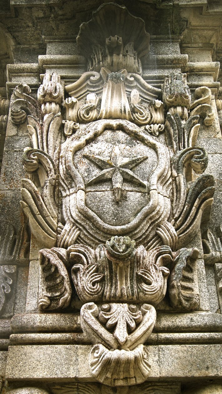 Norra sidan av helgedomen Nossa Senhora dos Remédios obelisk, Lamego, Portugal. 1738 (granit) av Portuguese School