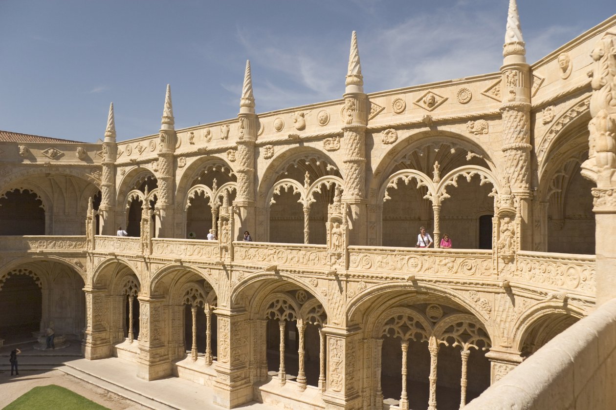 Utsikt över klostret från det övre galleriet (se även 237489 & 237491) av Portuguese School