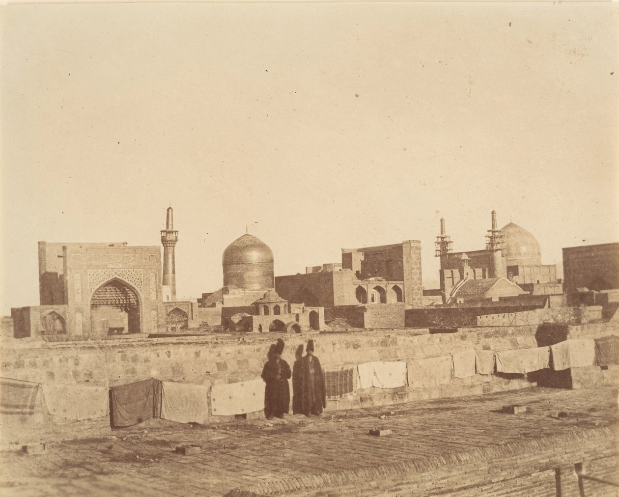 [En allmän bild av MESHED från taket på en hamam.], 1840-60-tal. av Possibly by Luigi Pesce.