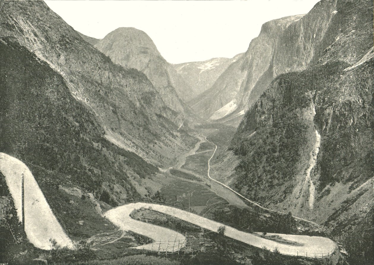 Zig-Zag-vägen och vattenfallen, Stalheim, Norge, 1895. av Poulton and Co