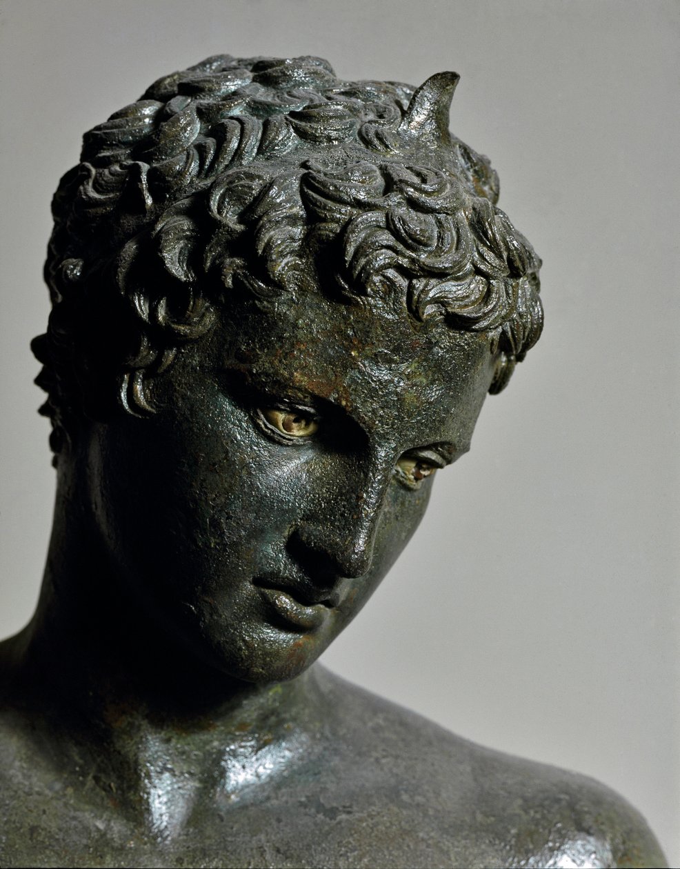 Grekisk konst: bronsstaty av "marathonens unge man" (ephebe) som representerar Hermes atlettonåring tillskriven skulptören Praxitele (300-talet f.Kr.), 460 f.Kr., Dim. 130 cm - Aten, National Archaeological Museum (inv. 15118) - The Marathon Youth (ephebe) av Praxiteles