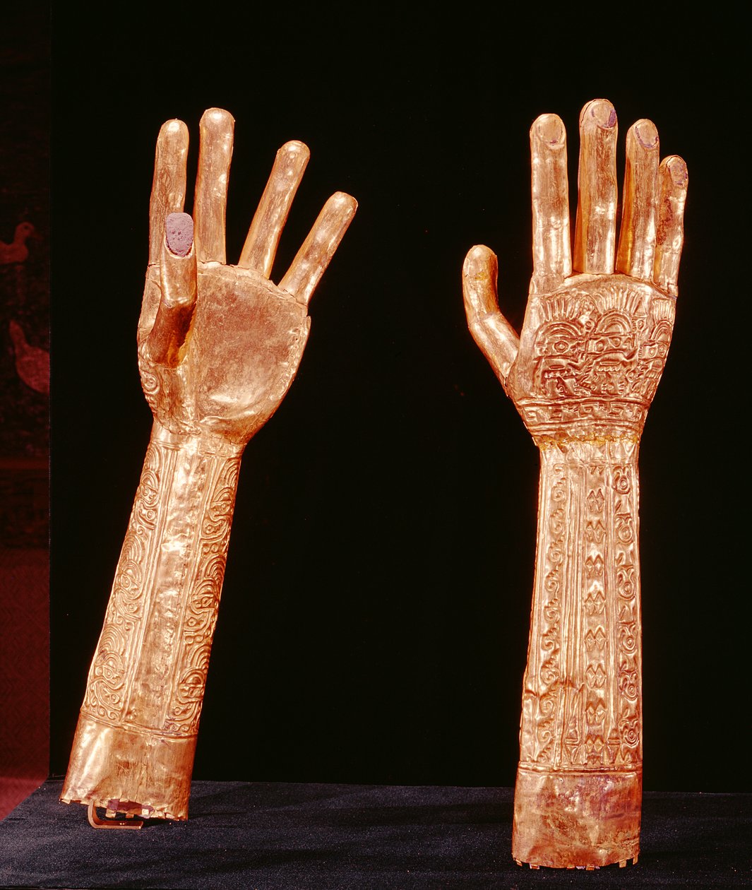 Guldpläterade armar, Lambayeque-Sican Culture, 700-1100 (guld och silver) av Pre Columbian