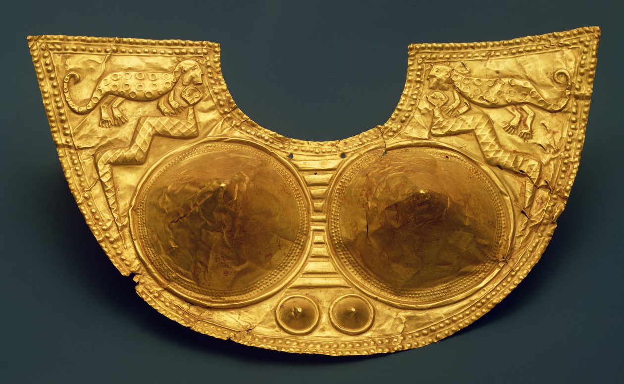 Sinu bröstskydd (hamrat guld) av Pre Columbian