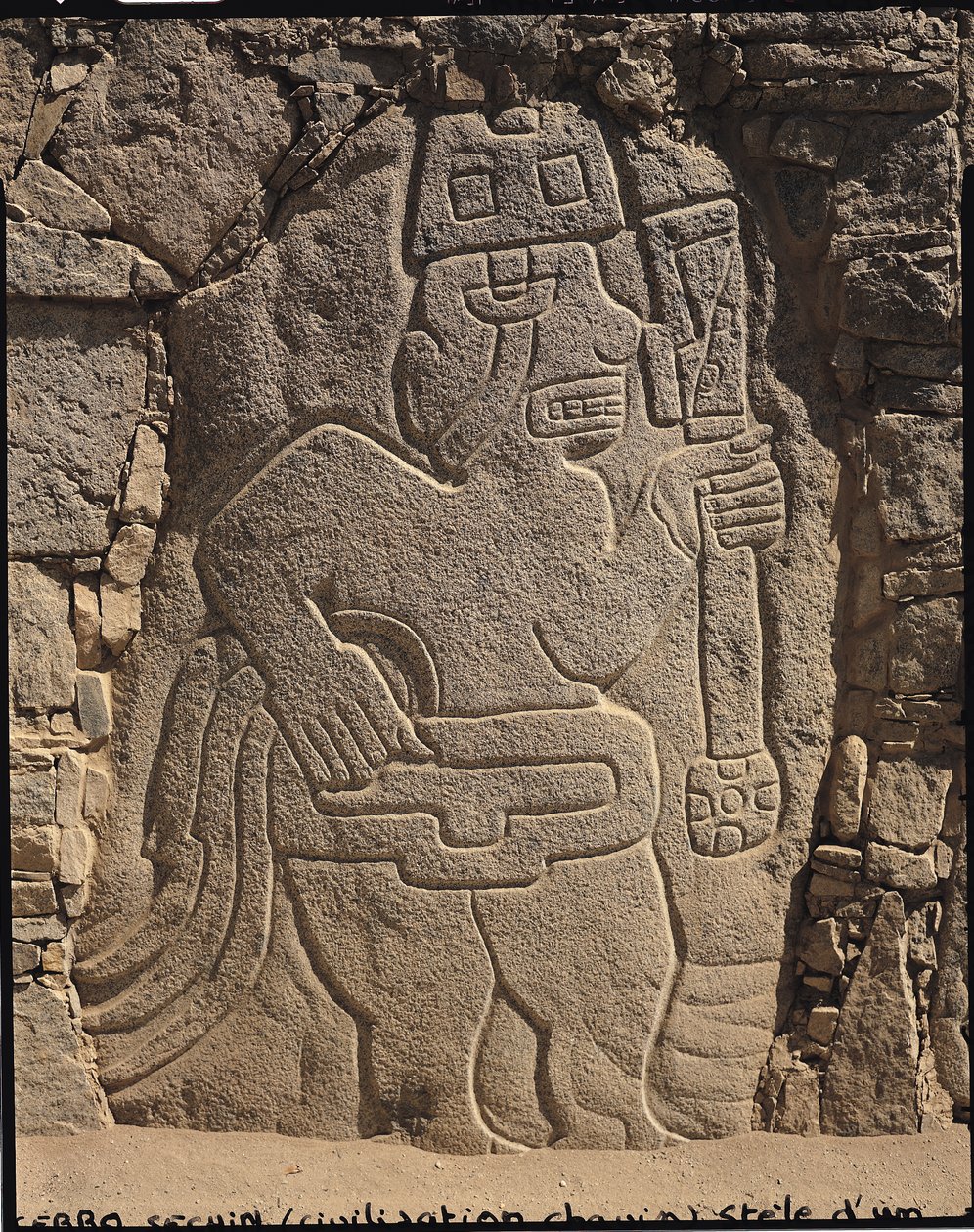 Stela föreställer en krigare som håller i en klubba, Chavin Culture av Pre Columbian