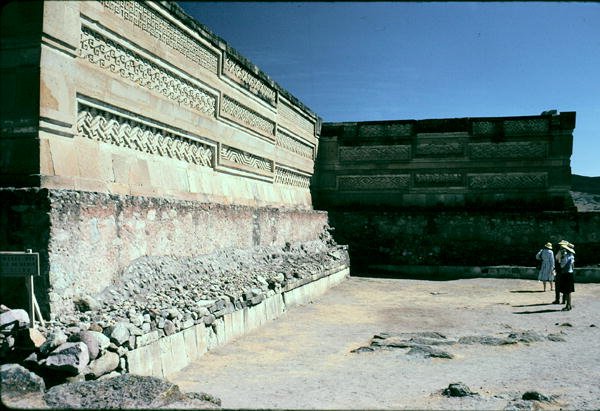 Innergård med mönstrat stenarbete av Pre Columbian Pre Columbian