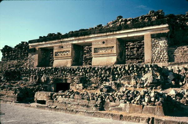 Innergård med mönstrat stenarbete av Pre Columbian Pre Columbian