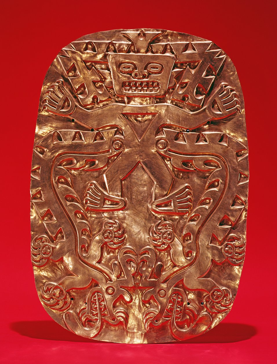 Präglad plakett föreställande en krokodilgud, från Sitio Conte, Cocle-provinsen, Panama, sen Cocle-stil (guld) av Pre Columbian
