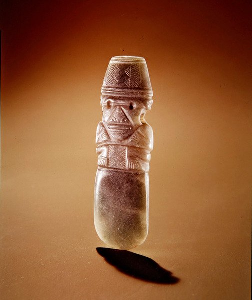 Kelt med hukande figur, från Guacimo, Linea Vieja area (genomskinlig blågrön jade) av Pre Columbian Pre Columbian