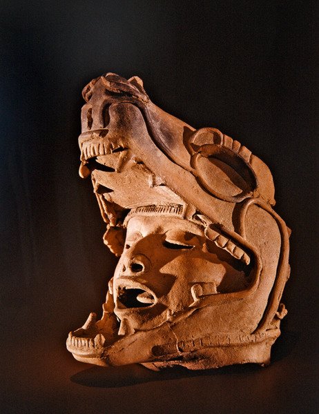 Människohuvud i munnen på en jaguar, Remojadas Culture, Vera Cruz (keramik) av Pre Columbian Pre Columbian