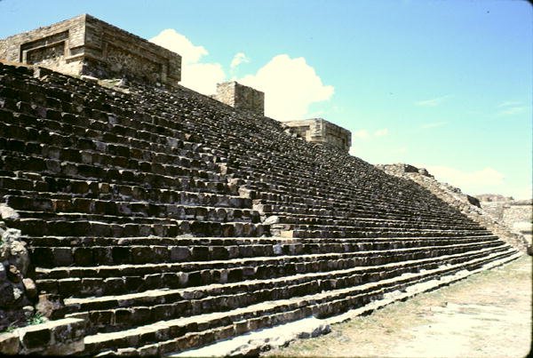 Pyramidstegen av Pre Columbian Pre Columbian