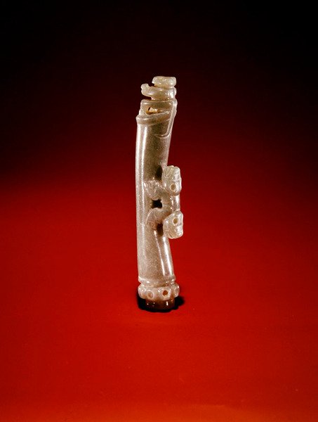 Vertikal pärla, från Guacimo, Linea Vieja area (genomskinlig ljusblågrön jade) av Pre Columbian Pre Columbian