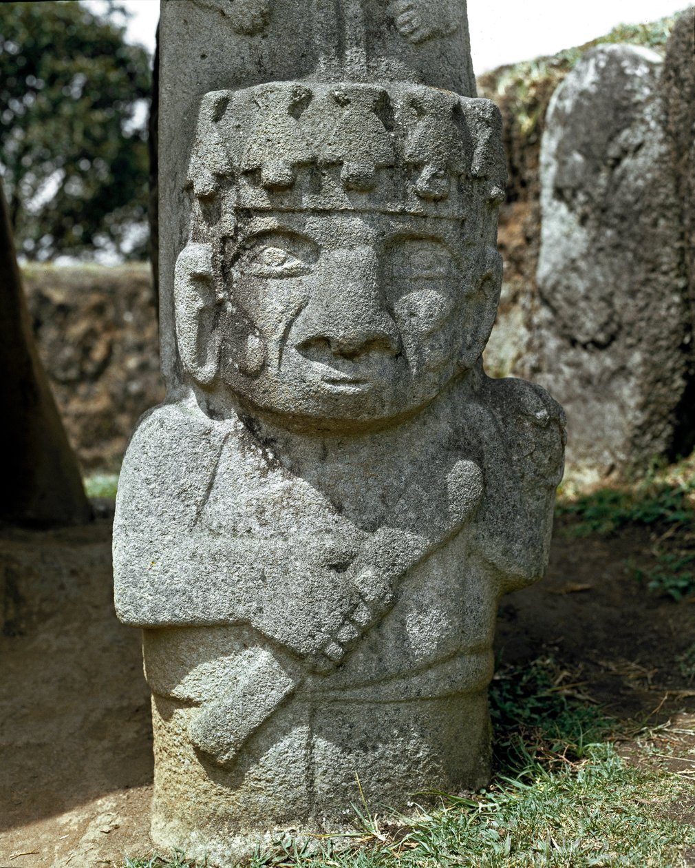Megalitisk skulptur av en krigare av Pre Columbian Pre Columbian