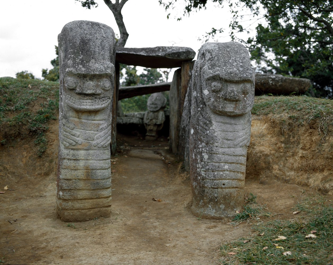 Megalitisk skulptur av zoomorfa karyatider av Pre-Columbian Pre-Columbian