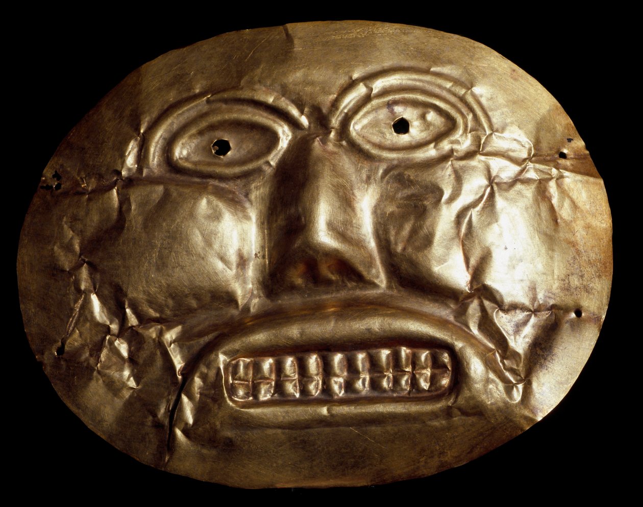 Precolombiansk civilisation Calima: guldmask för begravning. 7:e-1400-tals Bogota, Museo de Oro Colombia - Förcolumbiansk konst, Calima-kultur (7:e-15:e e.Kr.): guldmask för begravning - Bogota, Museo de Oro Colombia - Förkolumbiansk konst, Calima-kultur ( av Pre Columbian Pre Columbian