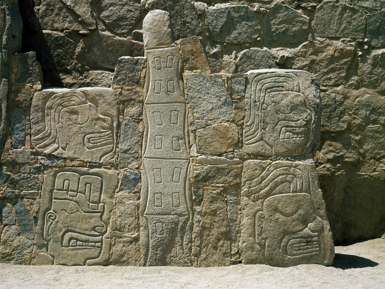 Vägg med reliefer av krigare av Pre Columbian Pre Columbian