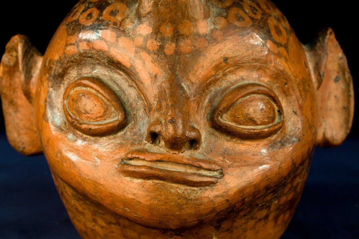 Cephalomorf keramik med negativ dekor / Vicuskulturen (terrakotta) av Precolombian Precolombian