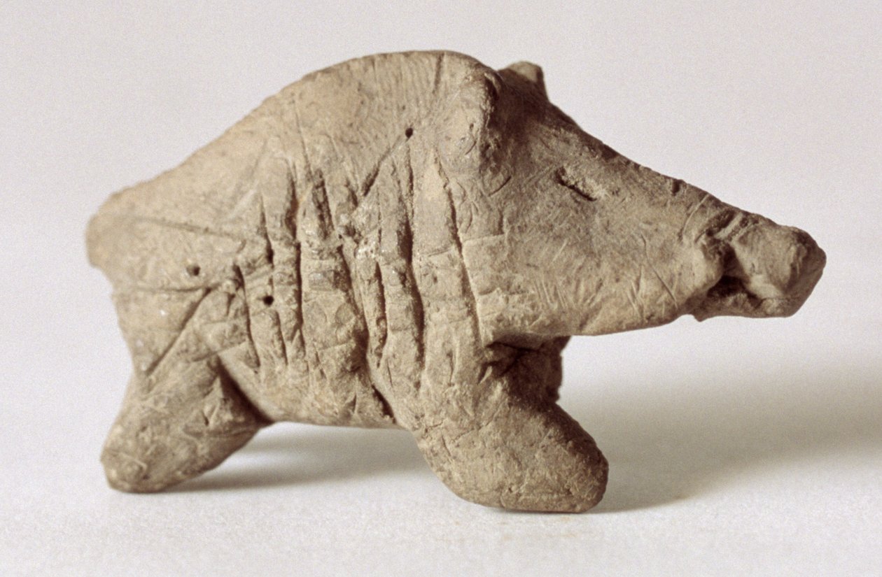 Statyett av en liten galt, från Tappeh Sarab, Iran, c.6:e årtusendet f.Kr. (lera) av Prehistoric