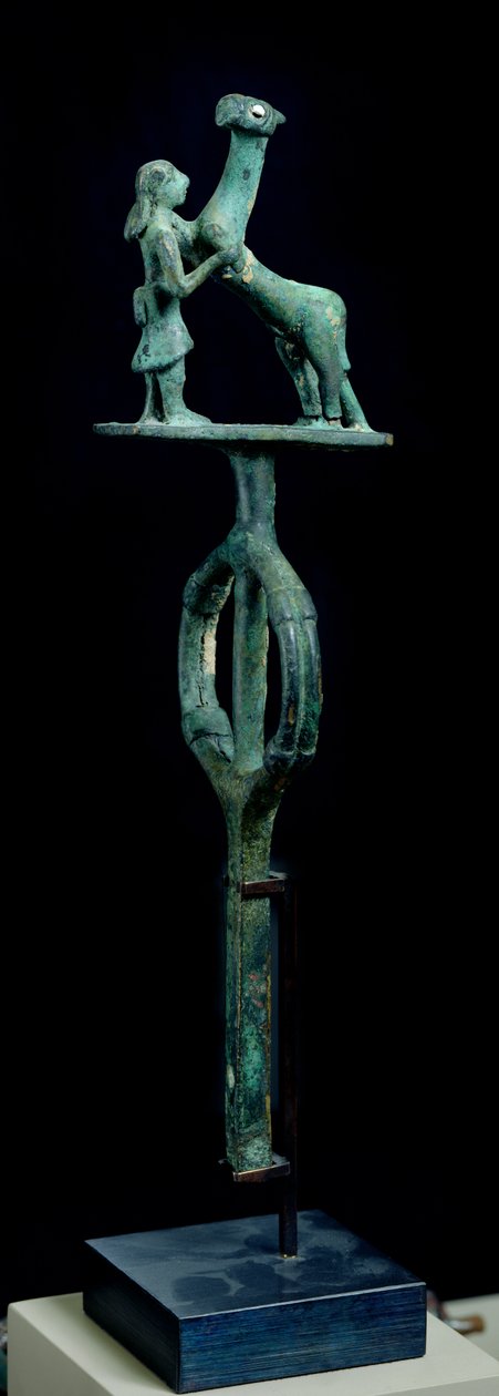 Rein guide från en vagn, från Bogazkoy, Turkiet, 4000-3000 f.Kr. (brons) av Prehistoric