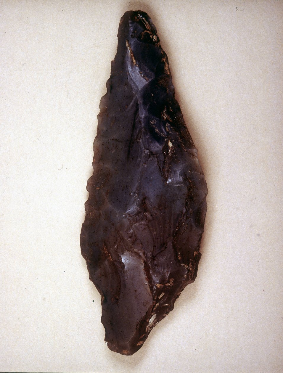 Pilar pekar i flinta. Varese. Milanos arkeologiska museum av Prehistoric Prehistoric
