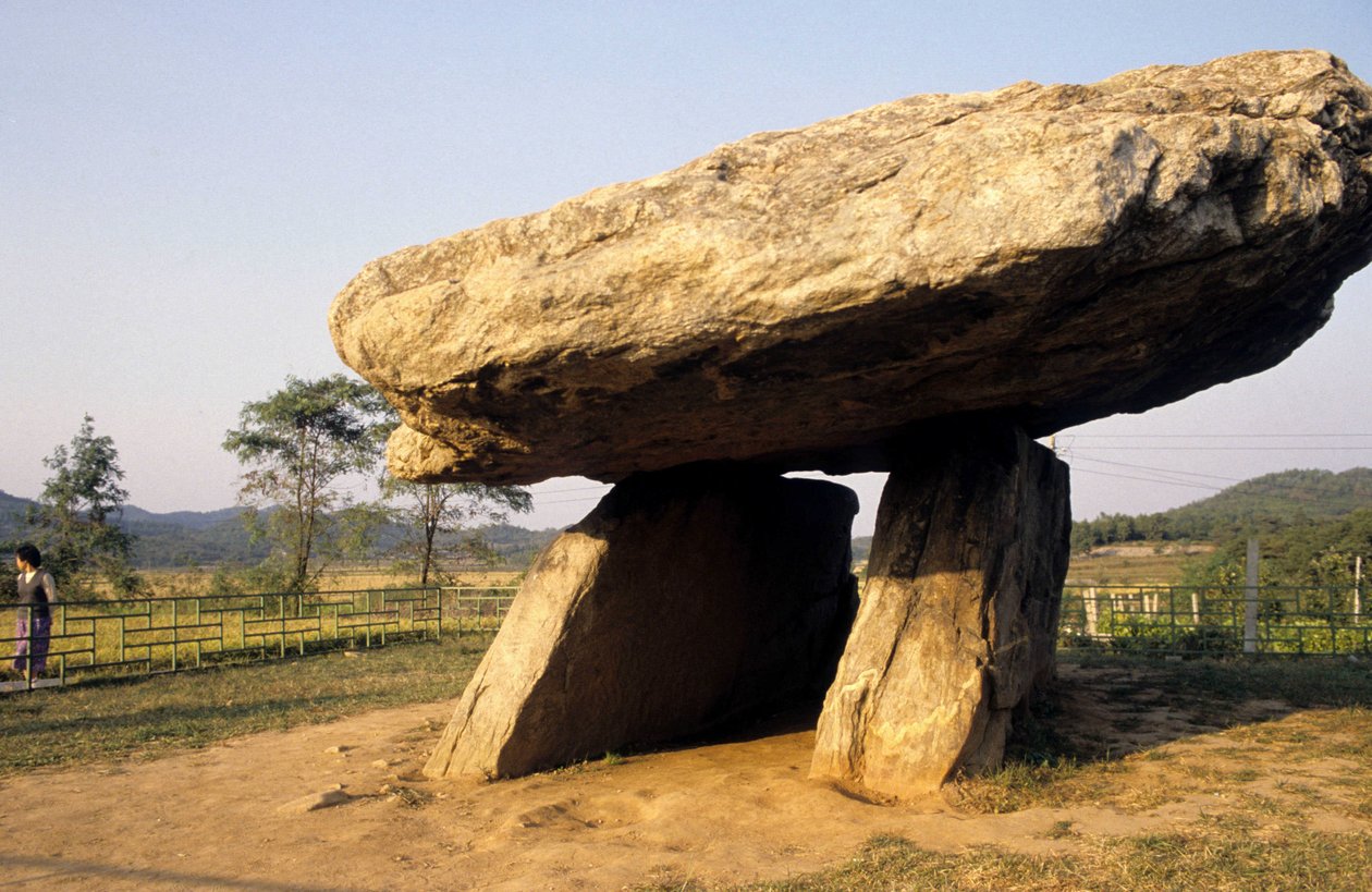 Dolmen till Kanghwa i Sydkorea. av Prehistoric Prehistoric