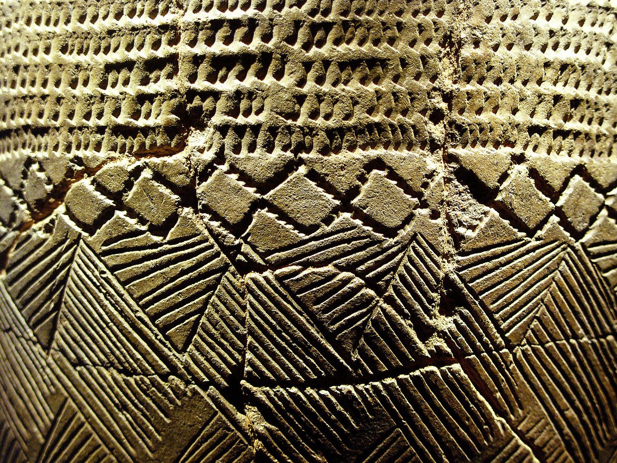 Keramik med dekor med kamtand, cirka 8000 f.Kr. av den neolitiska perioden, Amsa-Dong, Korea. Fotografi, Seouls nationalmuseum, Republiken Korea av Prehistoric Prehistoric
