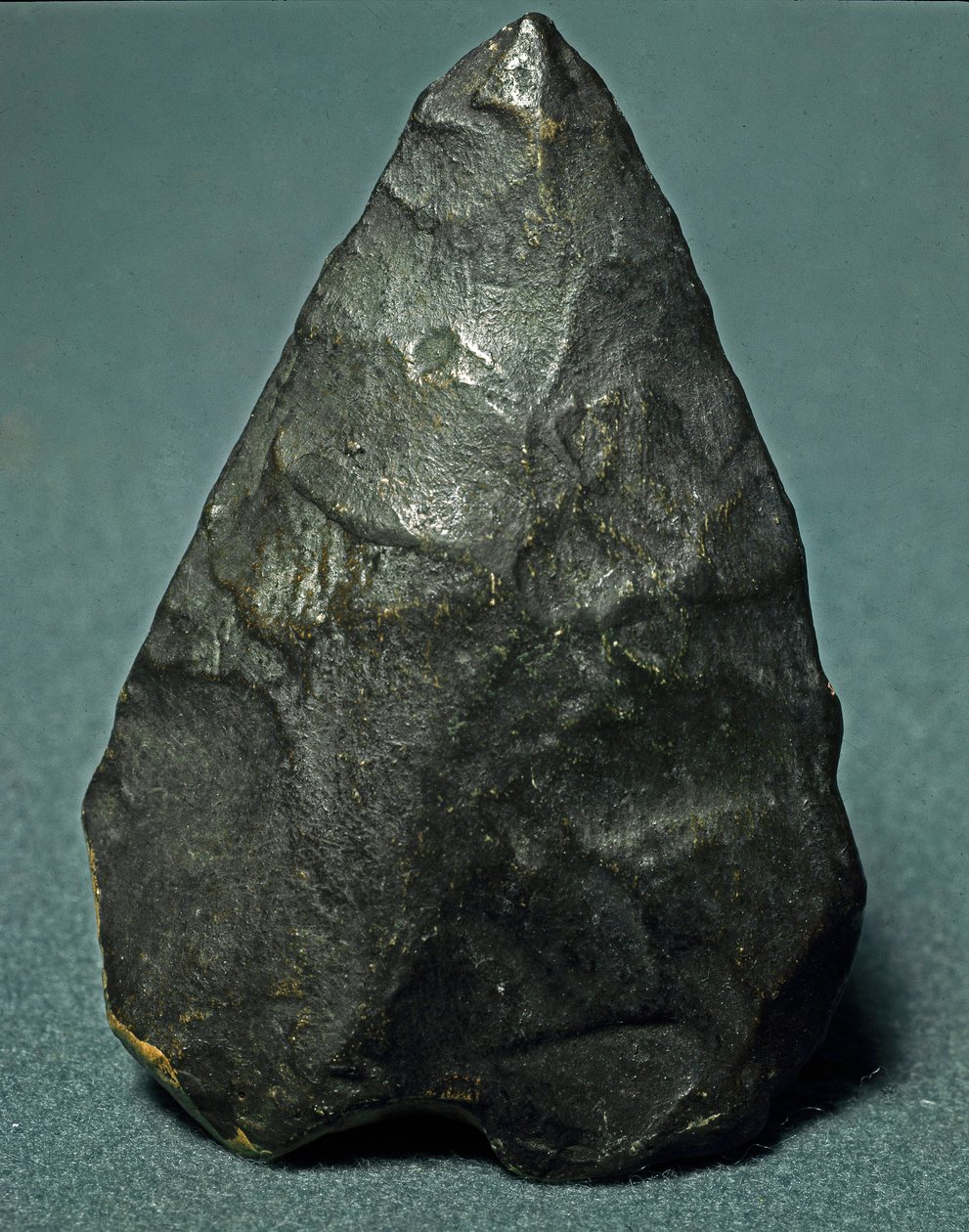 Förhistoria: flint amygdaloid biface. Nedre paleolitikum. Verone, Civic Museum of Natural History, Italien av Prehistoric Prehistoric