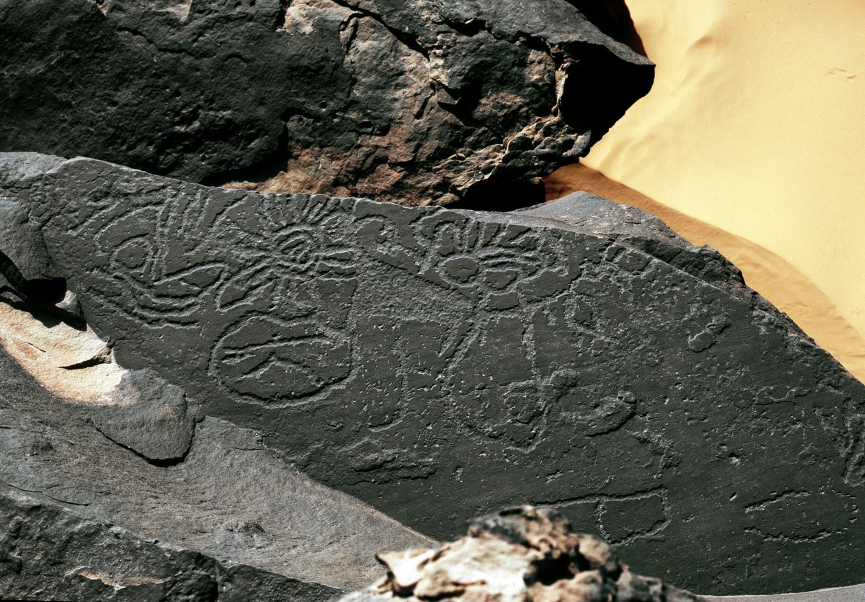 Förhistoria, hällkonst: gravsten av former i stil med Tazina. Stenåldern 5000-2000 f.Kr. Taghit, Haut plateau du Hoggar (Ahaggar), Algeriet av Prehistoric Prehistoric