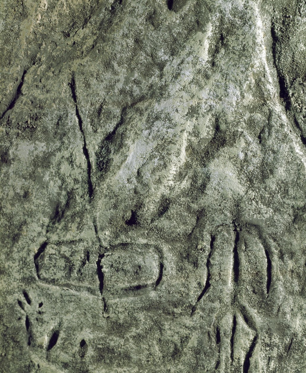 Förhistoria, hällkonst: hällristning (graffiti på sten) av en representation av en båt och en människofigur. neolitik, stenålder. (Azerbajdzjan) Bronsåldern. Baku, Azerbajdzjans statliga religionshistoriska museum av Prehistoric Prehistoric