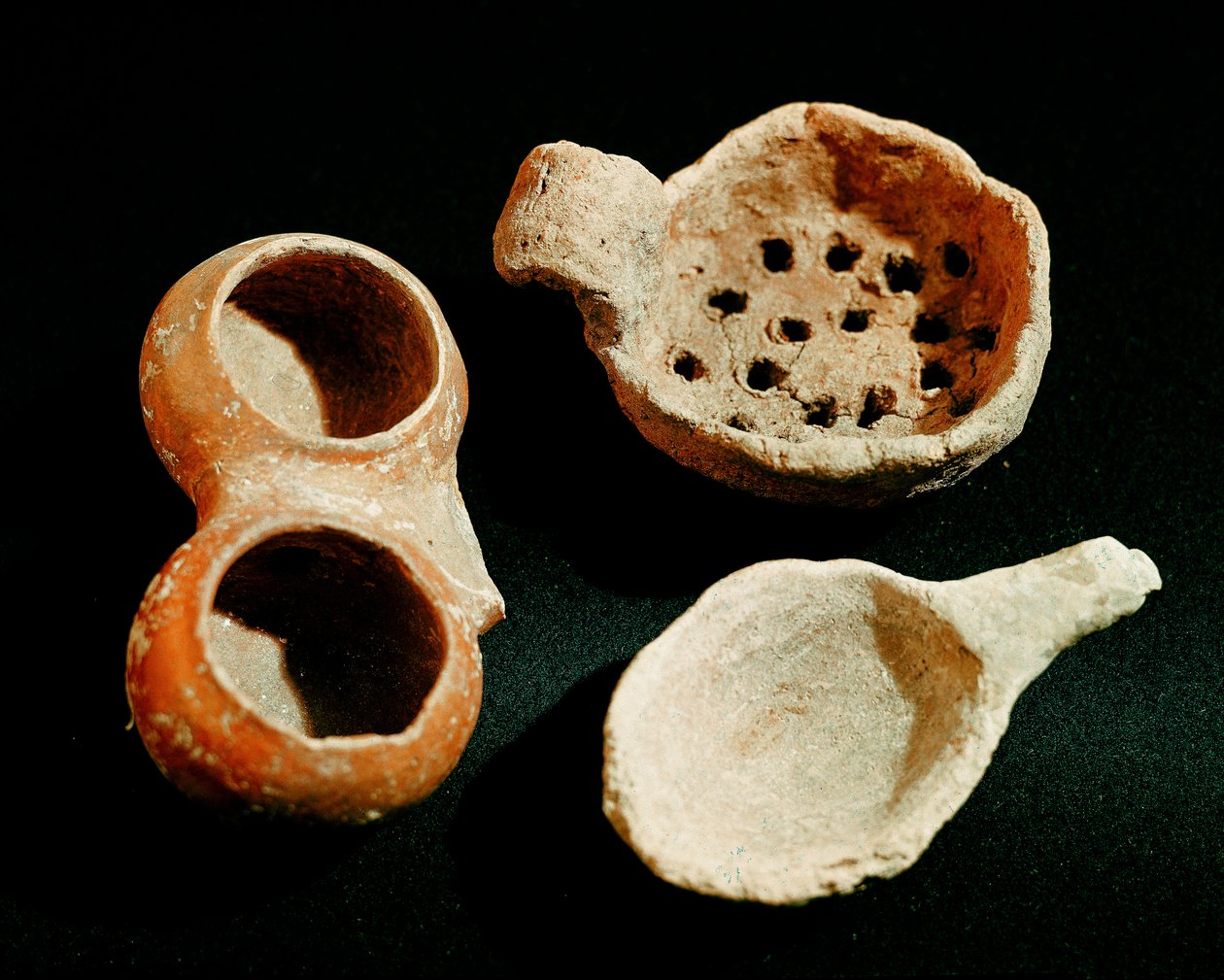 Förhistoria: diverse servistillbehör (sil, kruka). Civilisationen av Apenninerna (eller italiensk bronsålder). 1400-1300 f.Kr. Perugia, Museo Archeologico Nazionale dell