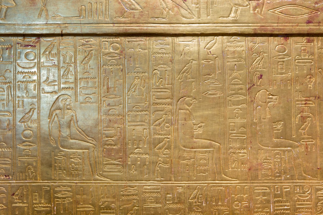 Den yttre gyllene helgedomen i Tutankhamons gravkammare, Egyptiska museet, Kairo, Egypten av Prehistoric Prehistoric