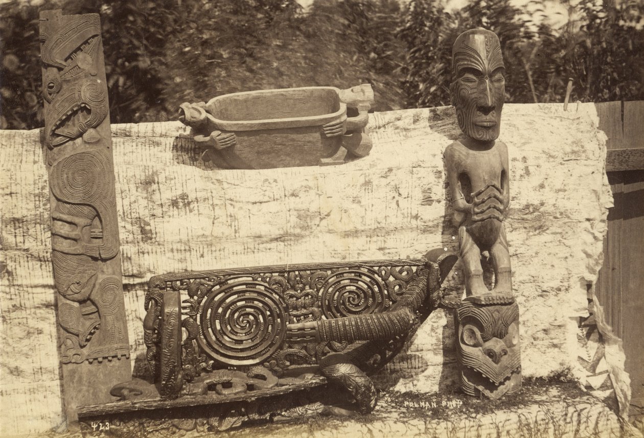 Artefakter, ca 1885 (albumenprint) av Pulman Studio