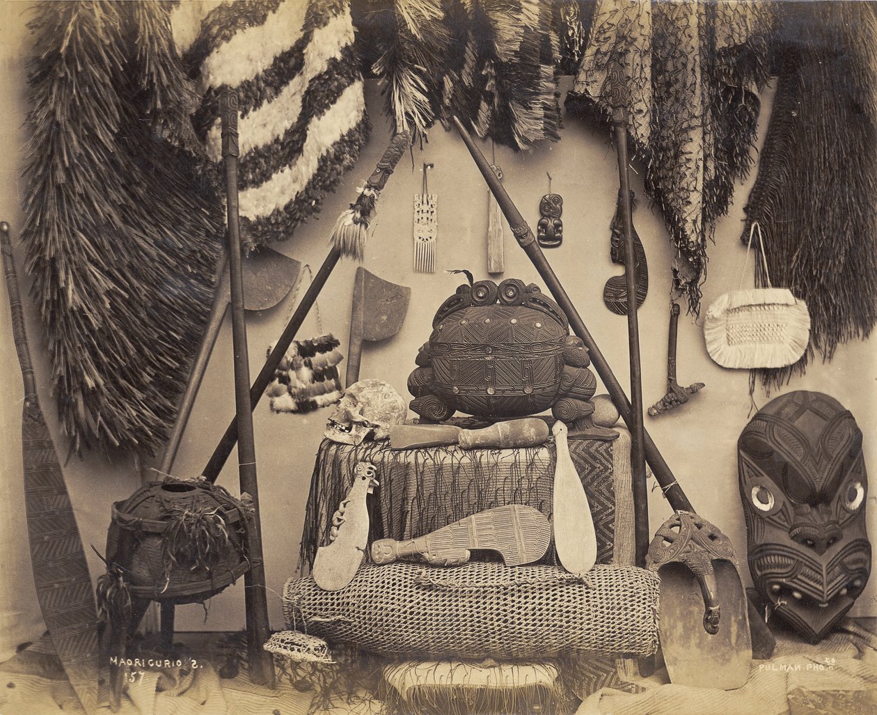 Curious Maori, 1870-talet (albumtryck) av Pulman Studio