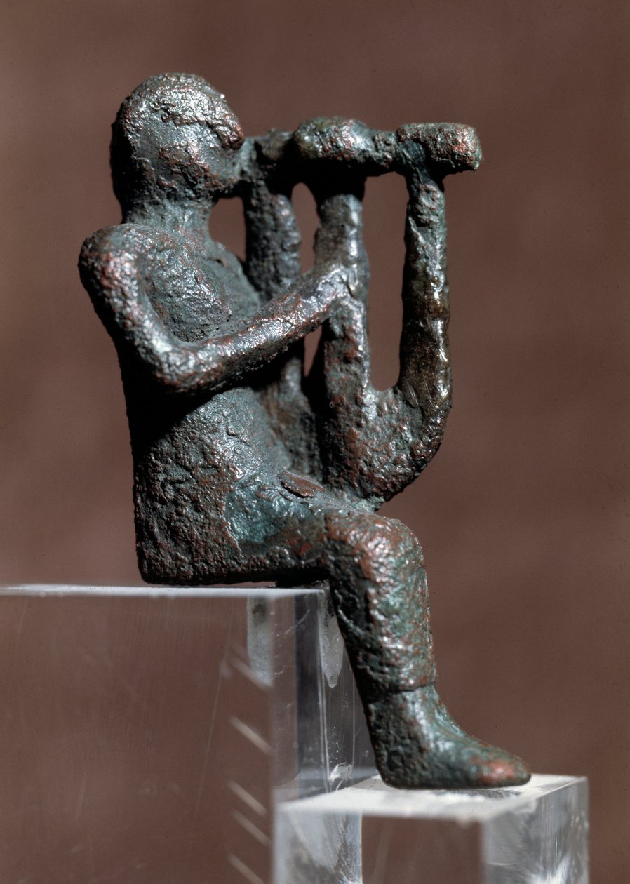 Musiker som spelar citar (bronsstatyett, 300-talet f.Kr.) av Punic