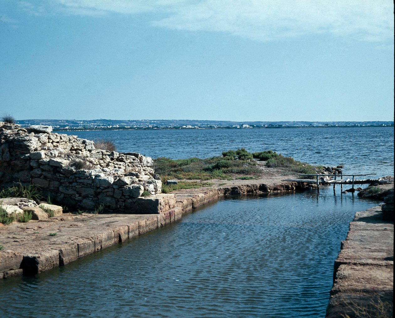 Utsikt över cothon (Khoton) på ön Mozia (Motya, Mozzia eller Motia), gammal punisk stad grundad på 800-talet f.Kr. Sicilien av Punic Punic