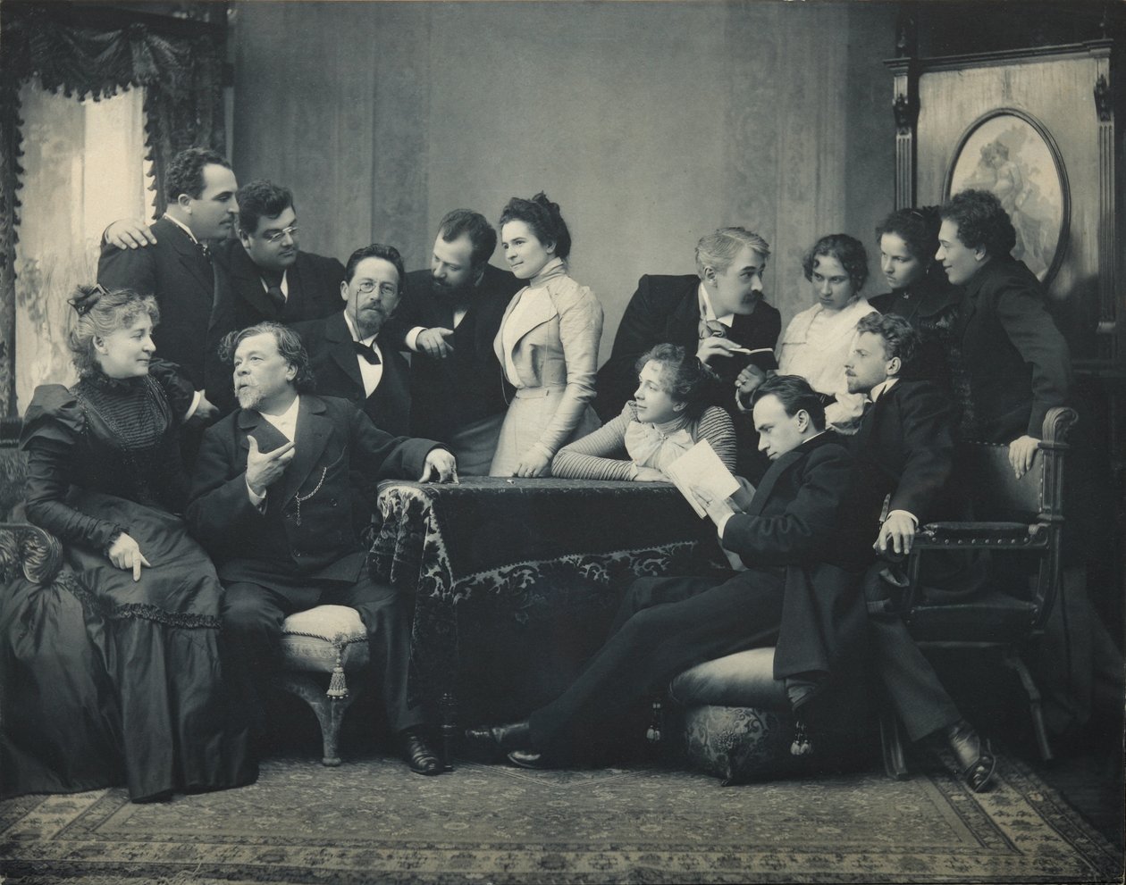 Anton Tjechov mellan skådespelarna i pjäsen Måsen, 1899 av Pyotr Petrovich Pavlov