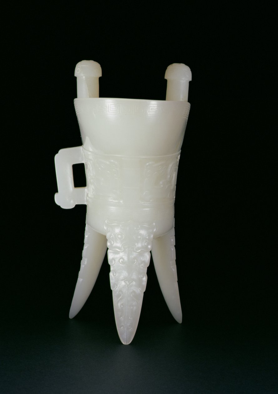 Imperialistisk dräktskärl av brons Jue-form, Qianlong-perioden (1736-95) (jade) (se även 241153) av Qing Dynasty Chinese School