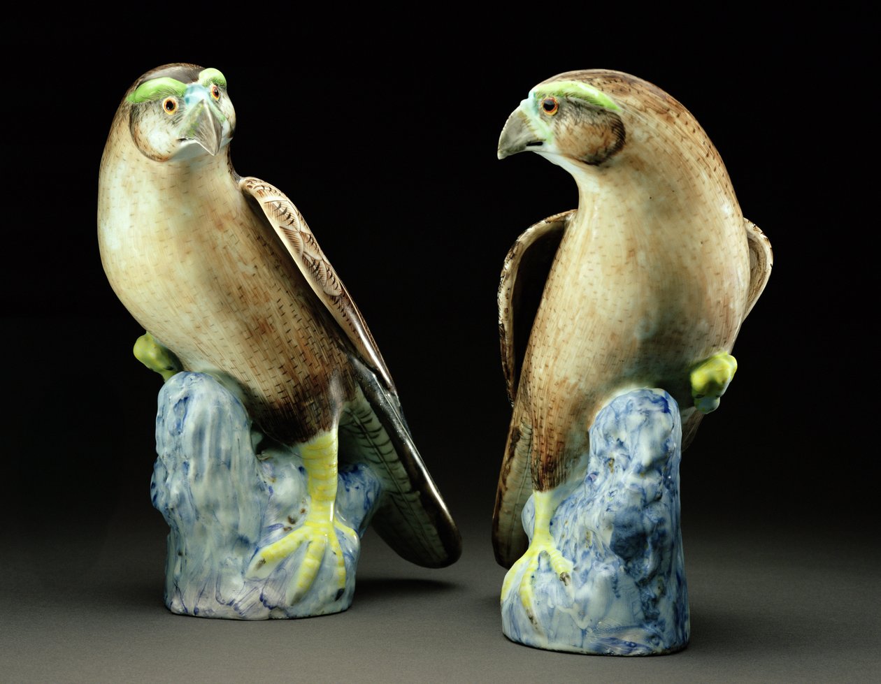 Ett par famille rosenhökar (porslin) av Qing Dynasty Chinese School
