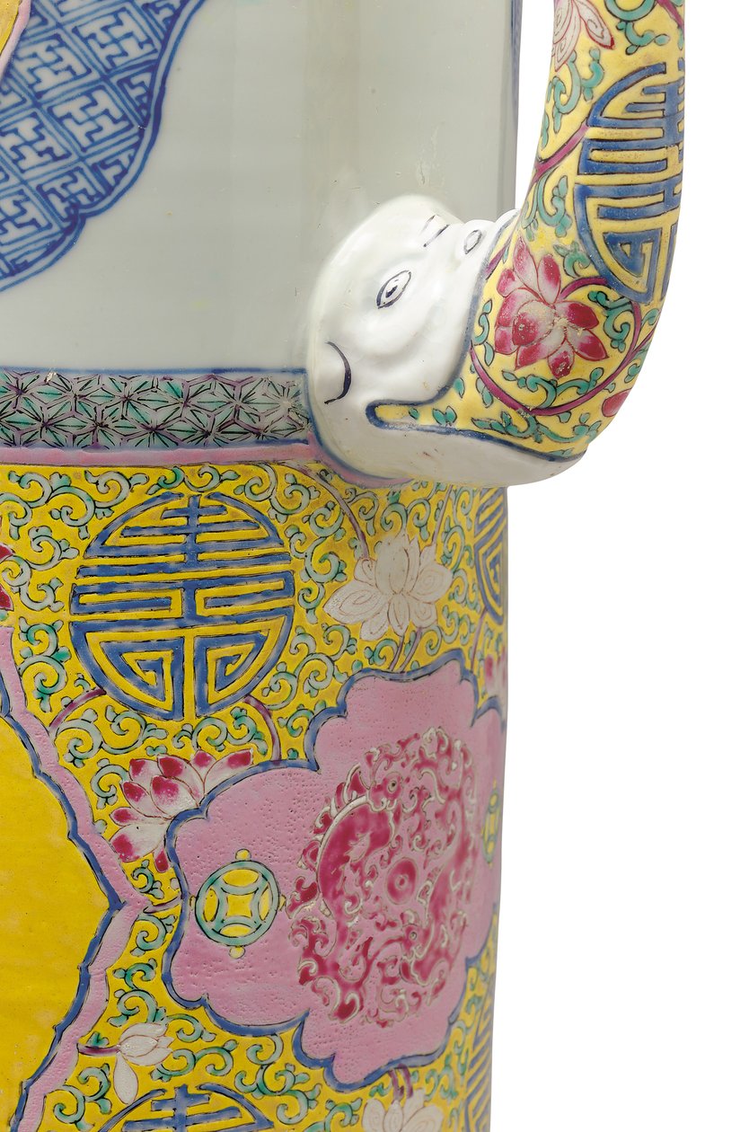 Detalj av en ur ett par famille rose 