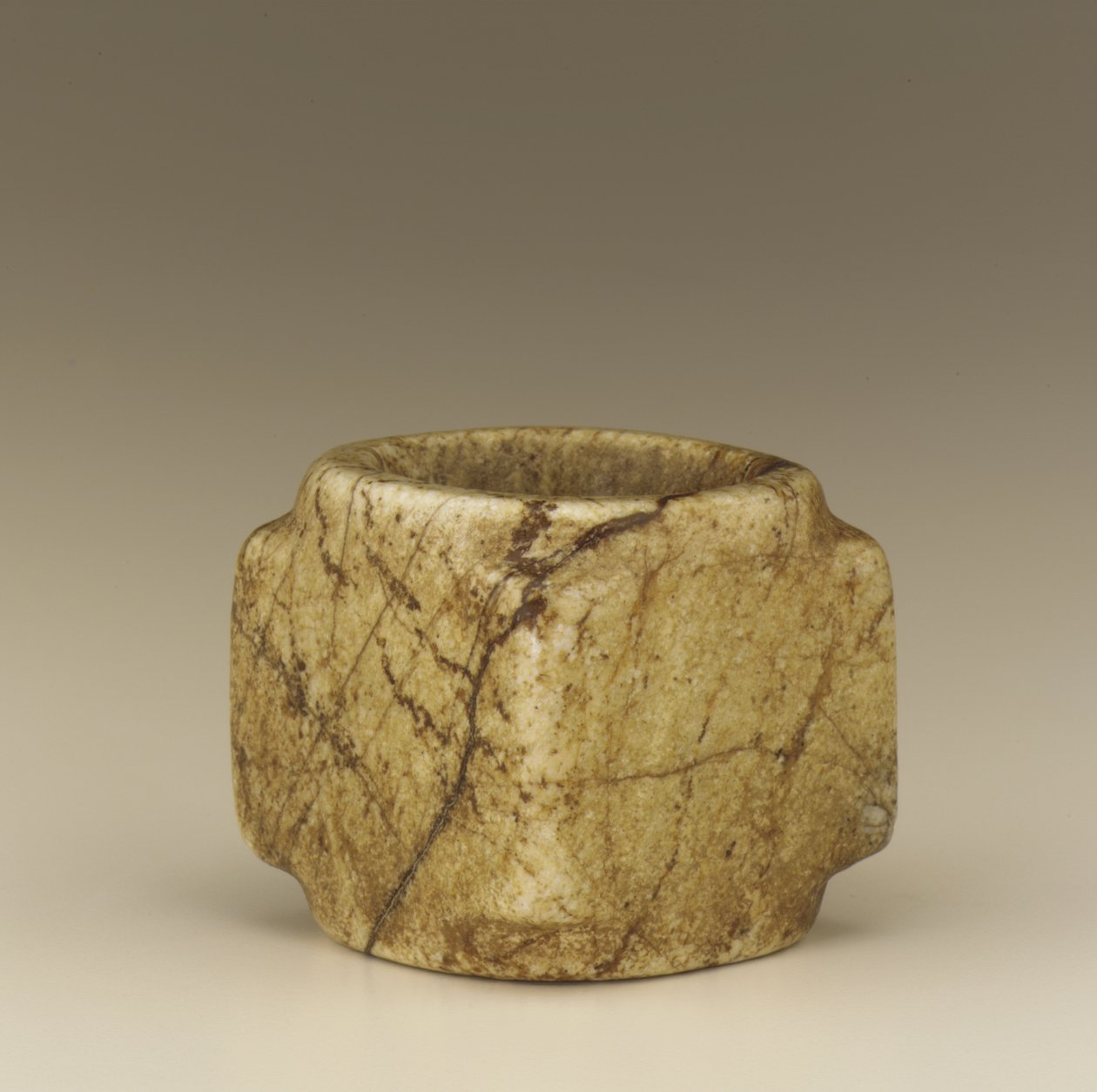 Fyrkantig, ihålig cylinder av typen tsung (kalcit) av Qing Dynasty Chinese School