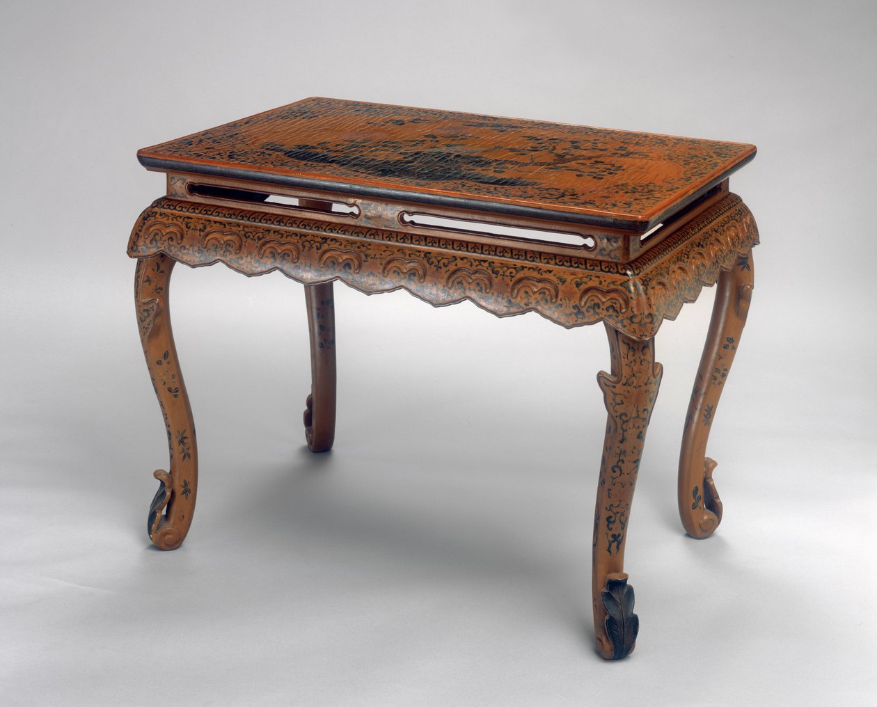 Bord, Kangxi-perioden (1662-1722) (lackerat trä & hampaduk) (se även 272134) av Qing Dynasty Chinese School