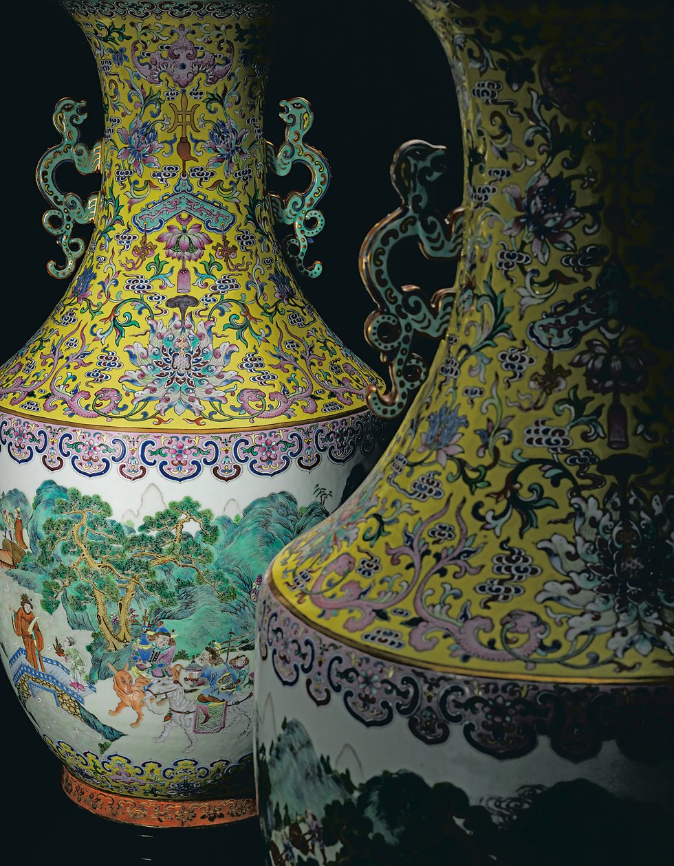 Ett par Imperial Famille Rose vaser (keramik) av Qing Dynasty   Jiaqing Period Chinese School