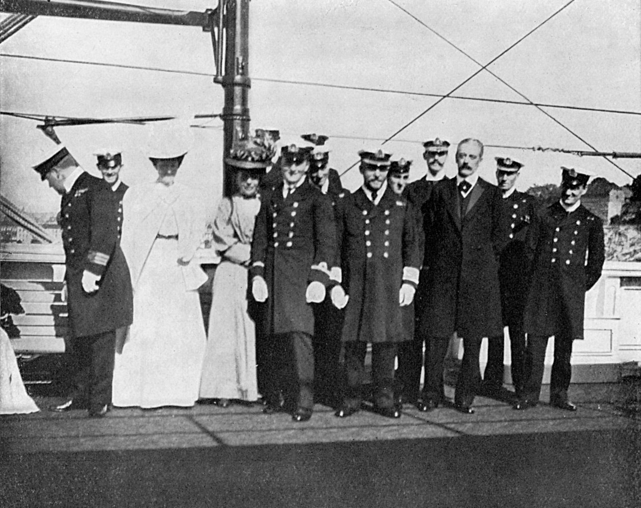 Ombord på den kungliga yachten Victoria och Albert III, Christiania Oslo, Norge, 1908. av Queen Alexandra