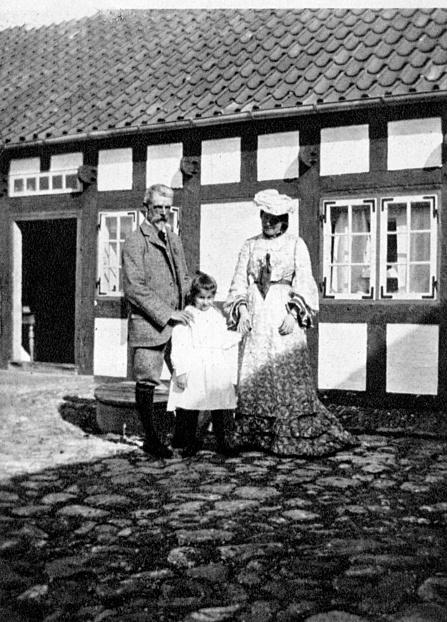 Professor Tuxen och hans familj, Skagen, Danmark, 1908. av Queen Alexandra