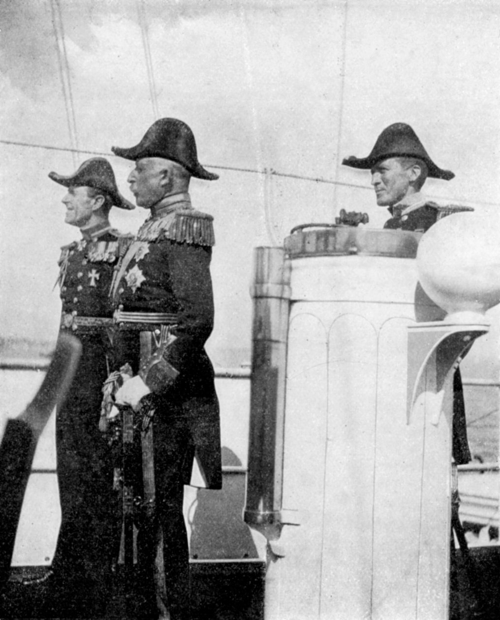 Hertigen av Connaught med Commodores Keppel och Crampton, 1907 1908. av Queen Alexandra