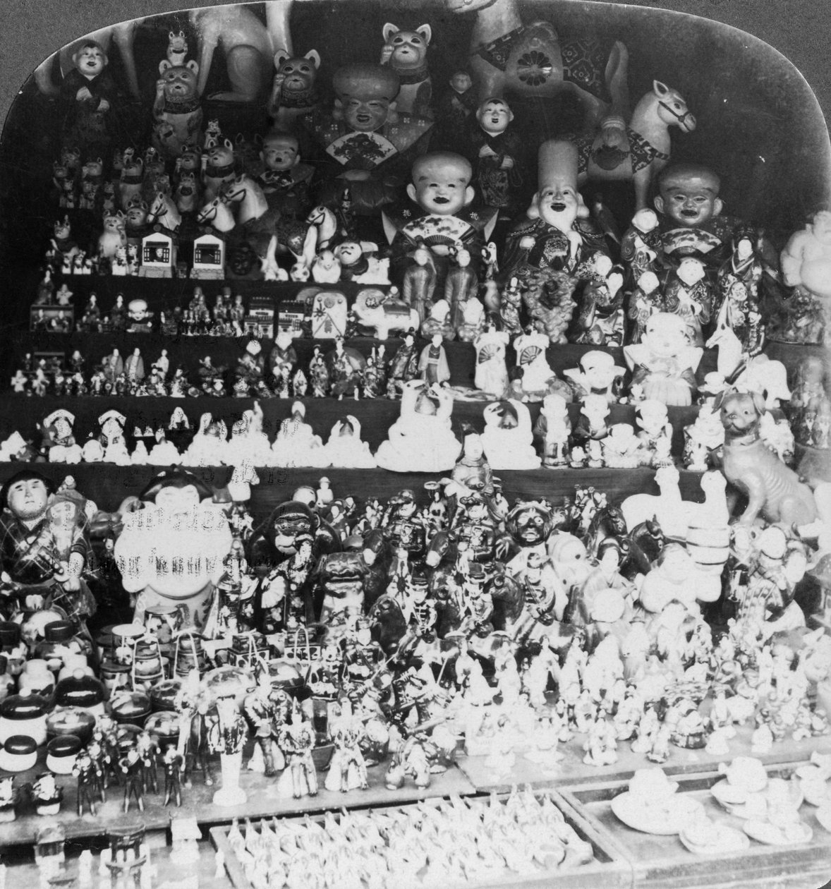 En leksaksbutik i Kyoto, Japan, 1901 av R. Y. Young