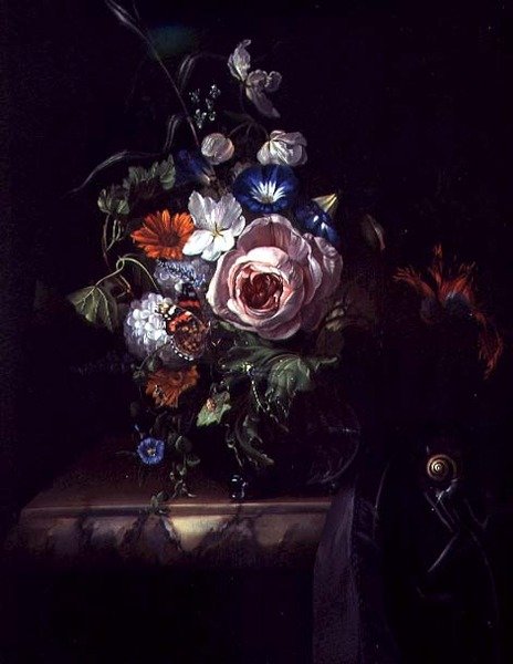 Rosor och andra blommor i en glasskål (olja på duk) av Rachel Ruysch