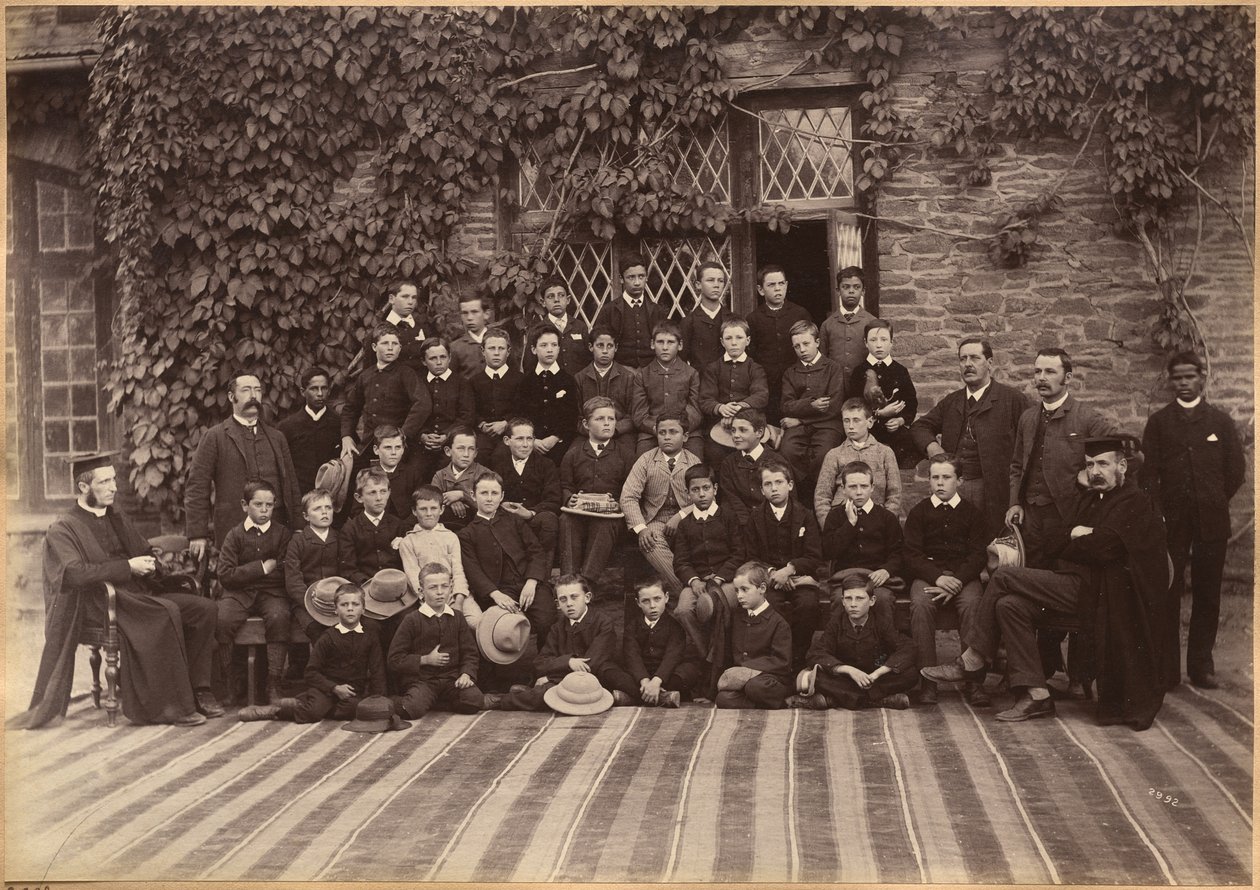Lågstadieklass, Bishop Cotton School, Shimla (framsida) av Raja Deen Dayal