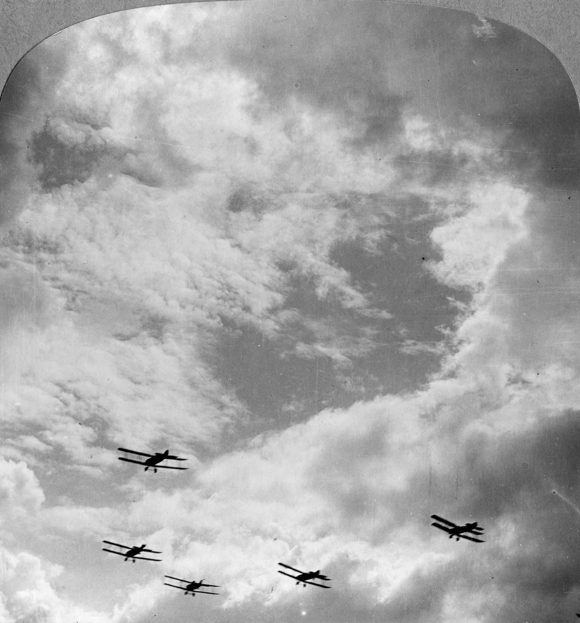 En stridsskvadron i stridsformation, första världskriget, c1914-c1918. av Realistic Travels Publishers