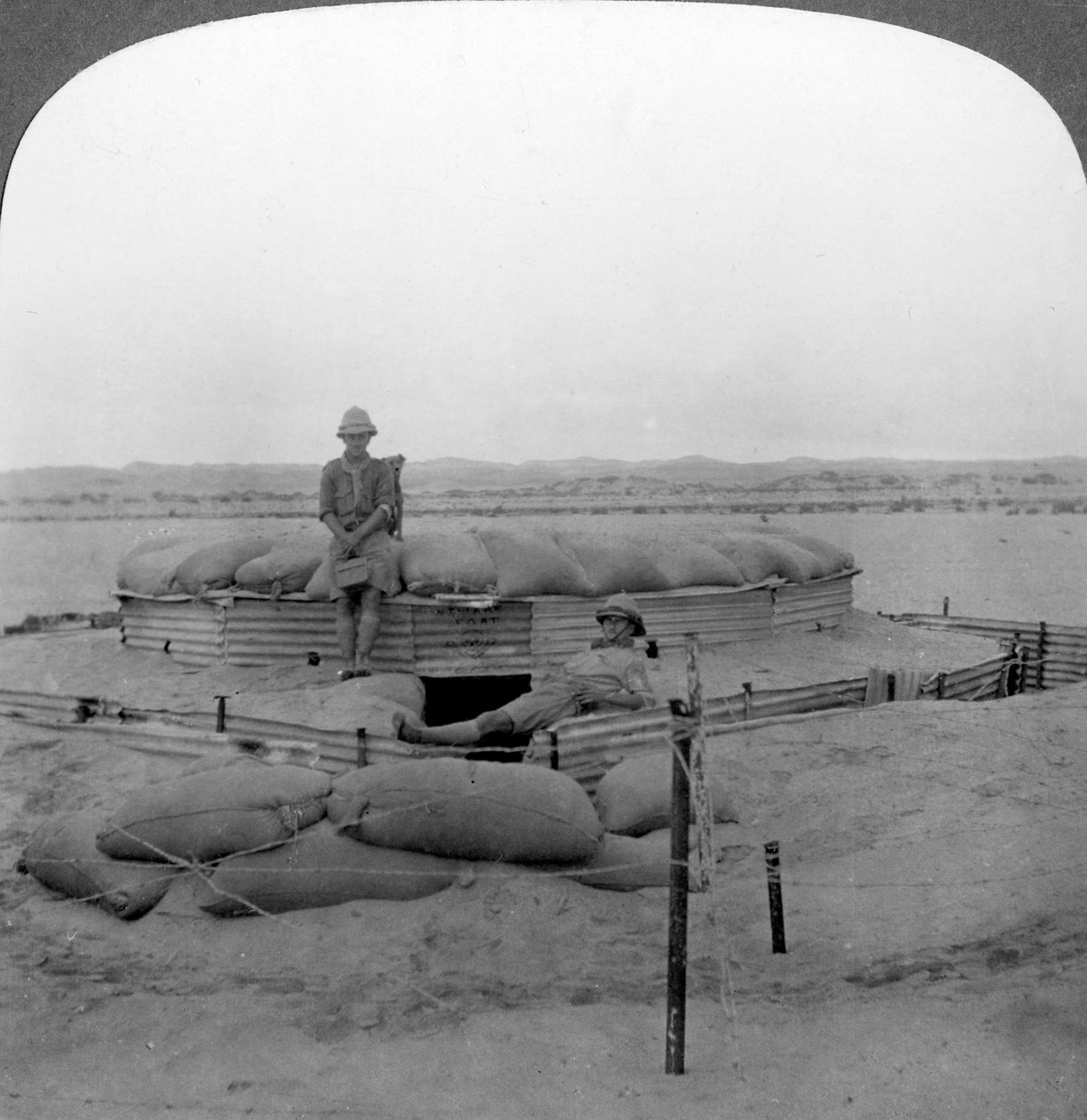 Ett unikt sandblockhus, sydvästra Afrika, första världskriget, c1915 av Realistic Travels Publishers