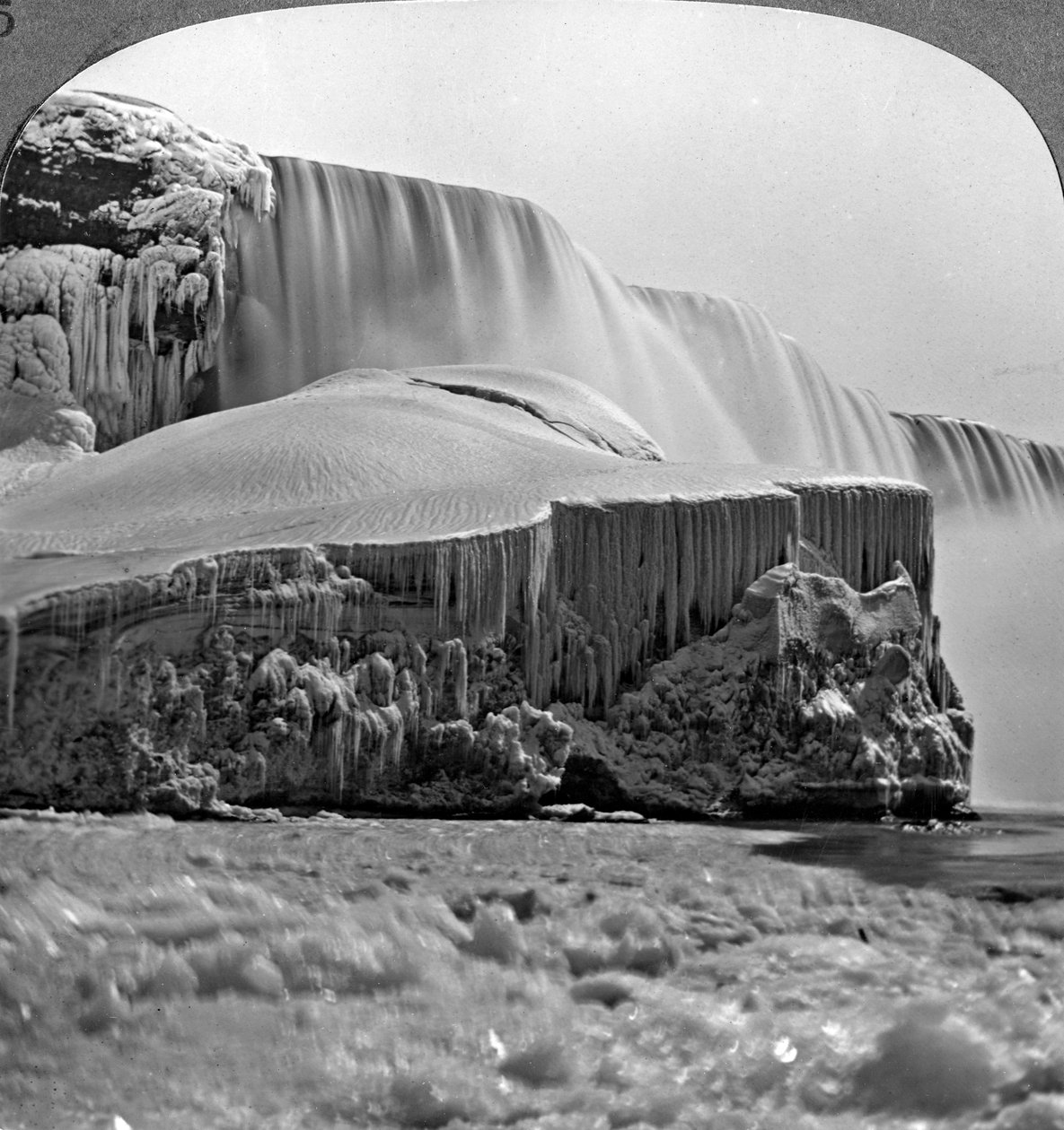 American Falls, Niagara Falls, på vintern, New York, USA. av Realistic Travels Publishers